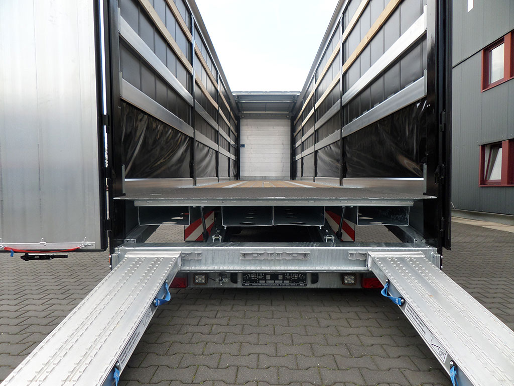 Semi-trailer with lowerable rear and drive-on ramps