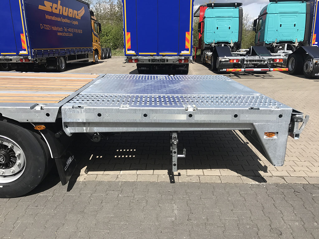 Hydraulically lowerable rear with 5.5 t lifting force.